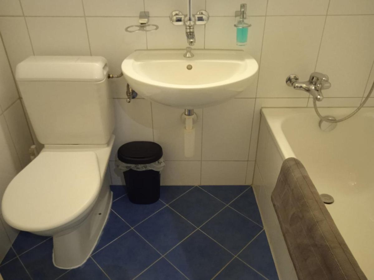 Studio Flat In The Heart Of Zug, Ideal For Solo Travellers Lejlighed Eksteriør billede